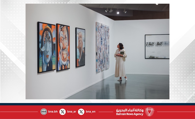 في نسخته الثانية والخمسين.. معرض البحرين السنوي للفنون التشكيلية يحتضن 75 فنانا تشكيليا من مختلف المقاربات البصرية